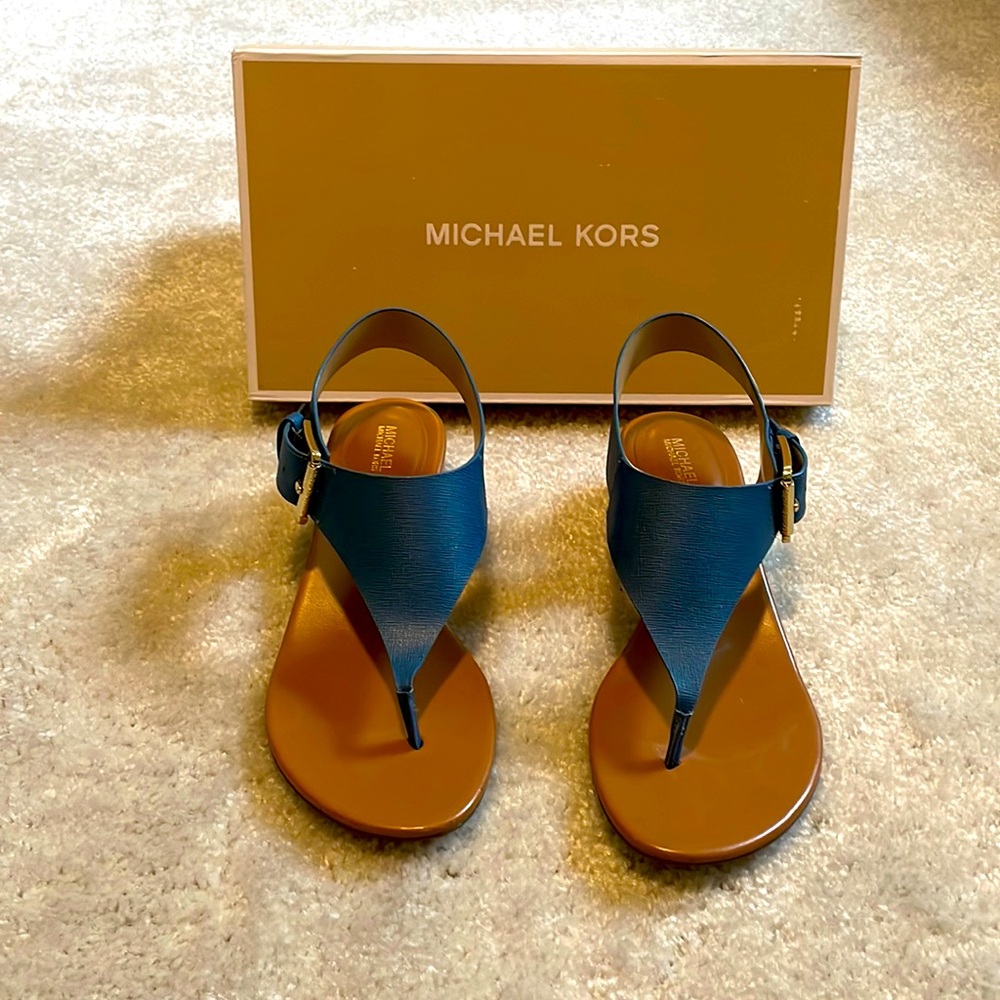 Women’s Michael Kors London Thong sandal in dark chambray. Women’s size 8.5.